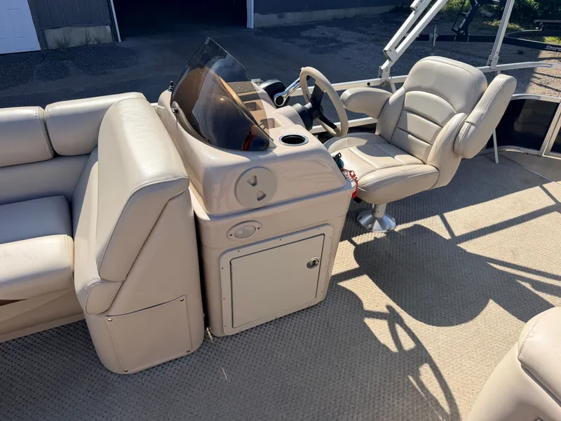 Slide: The Image of SunChaser 22 Fish 'N Cruise & 50HP Yamaha 4Stroke 2012 - 21