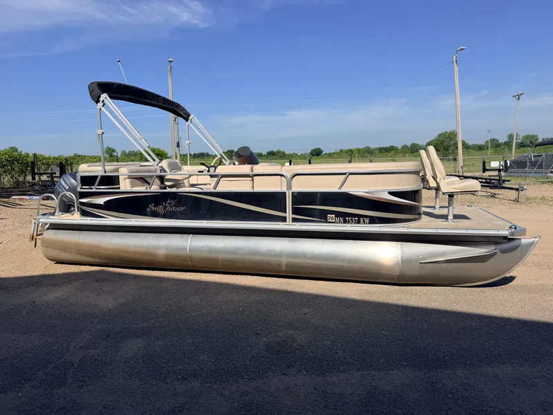 Slide: The Image of SunChaser 22 Fish 'N Cruise & 50HP Yamaha 4Stroke 2012 - 47