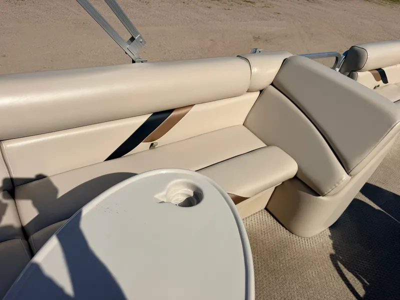 Slide: The Image of SunChaser 22 Fish 'N Cruise & 50HP Yamaha 4Stroke 2012 - 33