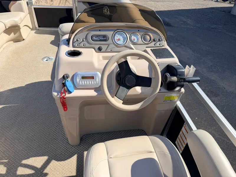 Slide: The Image of SunChaser 22 Fish 'N Cruise & 50HP Yamaha 4Stroke 2012 - 25