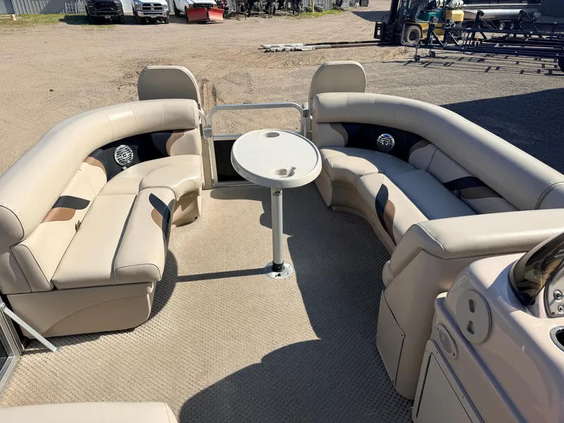 Slide: The Image of SunChaser 22 Fish 'N Cruise & 50HP Yamaha 4Stroke 2012 - 4