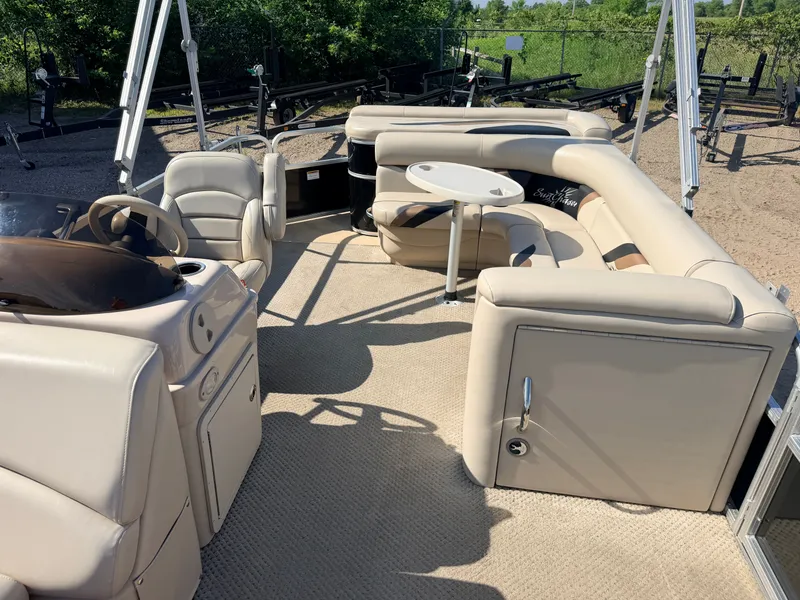 Slide: The Image of SunChaser 22 Fish 'N Cruise & 50HP Yamaha 4Stroke 2012 - 6