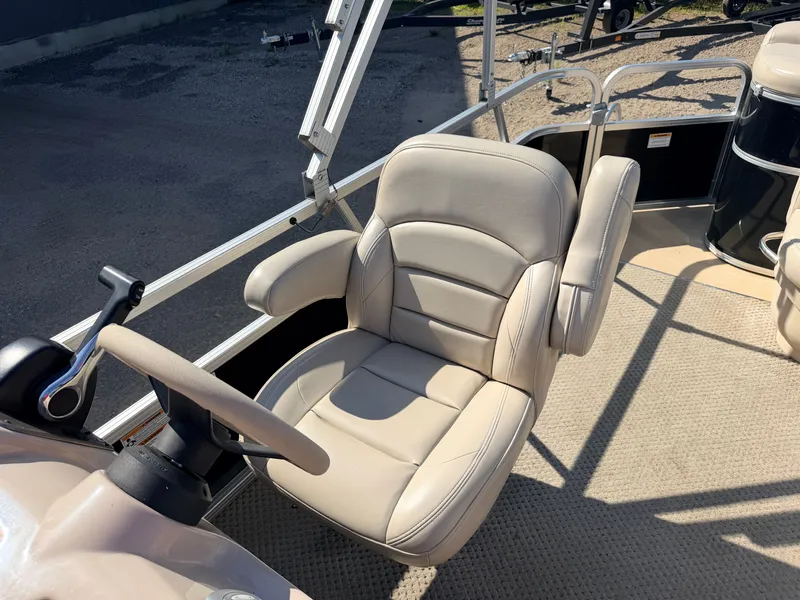 Slide: The Image of SunChaser 22 Fish 'N Cruise & 50HP Yamaha 4Stroke 2012 - 24
