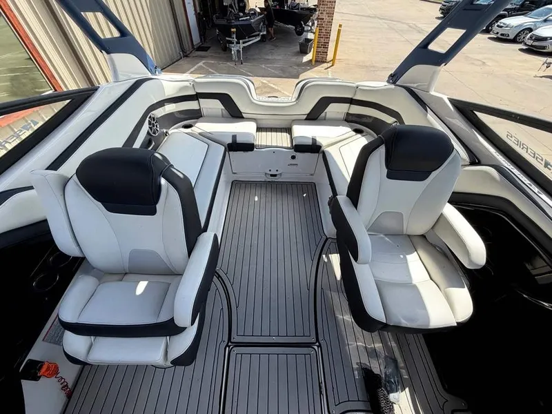 Slide: The Image of Yamaha 242 SE 2020 - 21