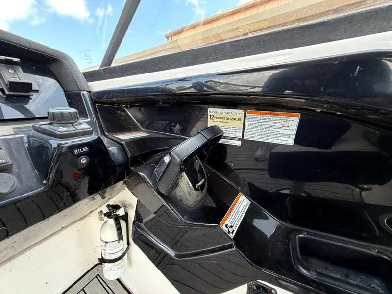 Slide: The Image of Yamaha 242 SE 2020 - 25