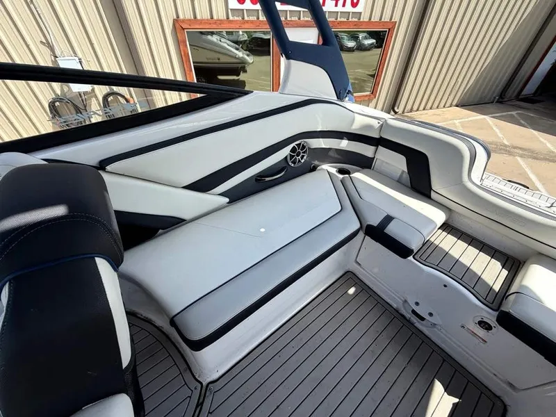 Slide: The Image of Yamaha 242 SE 2020 - 22