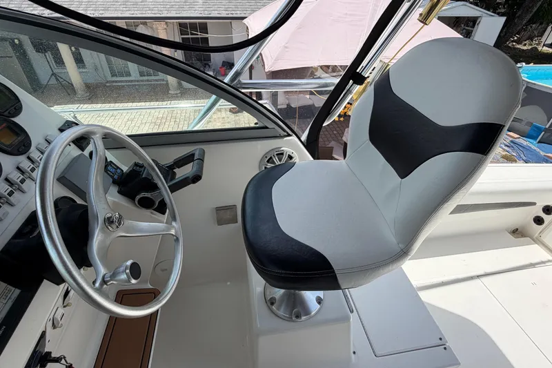 Slide: The Image of Helm of 2001 Stamas 270 Express boat with steering wheel and captain's chair. - 29