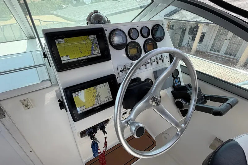 Slide: The Image of Helm of 2001 Stamas 270 Express boat with navigation screens and steering wheel. - 25