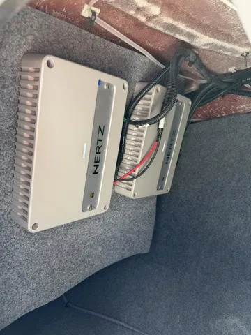 Slide: The Image of Two Hertz amplifiers are mounted in a carpeted area of a Yamaha 252XE boat. - 9