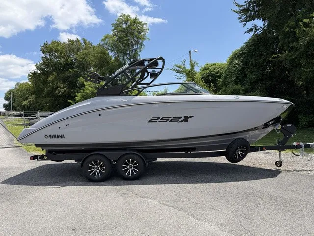 Slide: The Image of Yamaha 252XE 2026 - 1