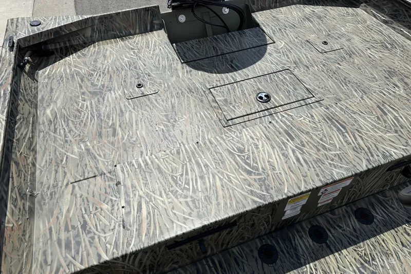 Slide: The Image of 2026 Tracker Grizzly 2072 CC boat with camouflage pattern deck. - 18