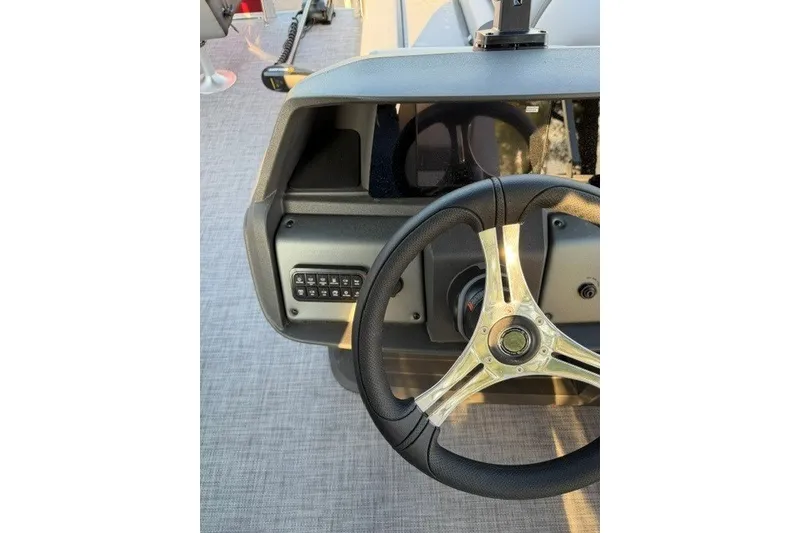 Slide: The Image of Steering console of 2026 Sun Tracker SportFish 20 DLX pontoon boat. - 13