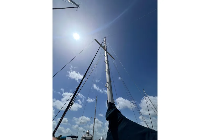 Slide: The Image of Mast of 1987 Island Packet SP Cruiser sailboat under bright sun and blue sky. - 13