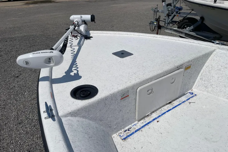 Slide: The Image of 2006 Kenner 180 VX boat deck with Minn Kota trolling motor. - 13