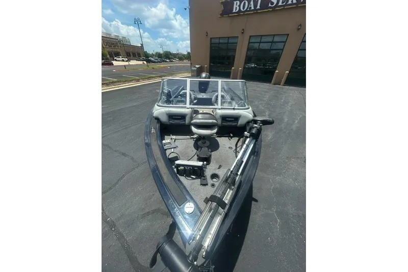 Slide: The Image of 2017 Tracker Targa V-18 WT boat parked outside a service center under a clear sky. - 4