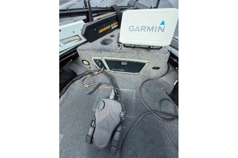Slide: The Image of 2017 Tracker Targa V-18 WT boat with Garmin and Minn Kota equipment. - 10