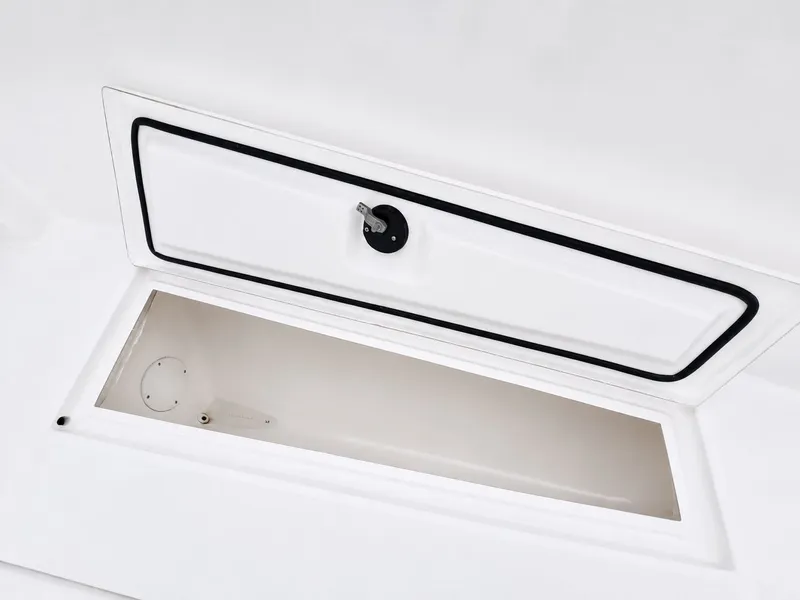 Slide: The Image of Regulator Marine Center Console 23 2000 - 18