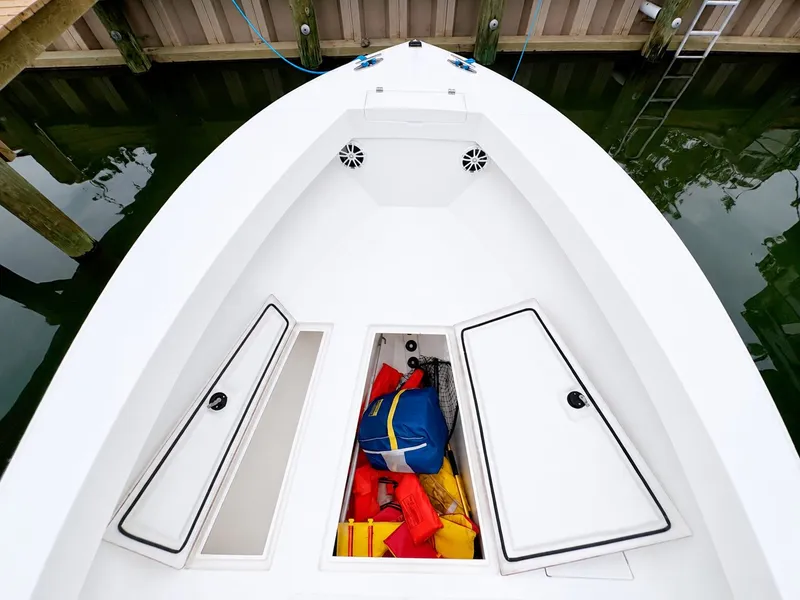 Slide: The Image of Regulator Marine Center Console 23 2000 - 16