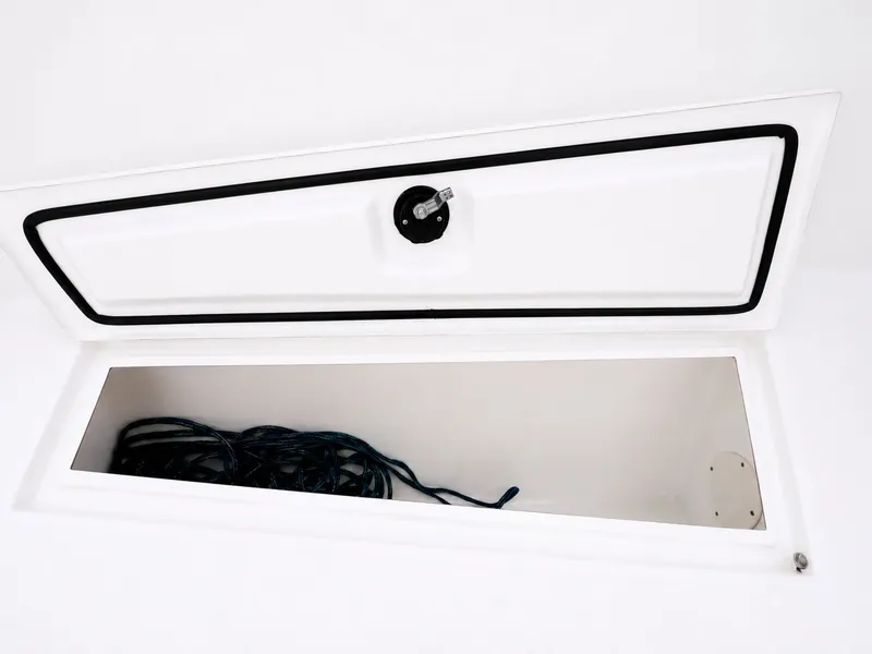 Slide: The Image of Regulator Marine Center Console 23 2000 - 19
