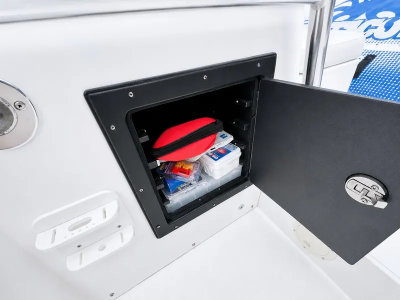 Slide: The Image of Regulator Marine Center Console 23 2000 - 14