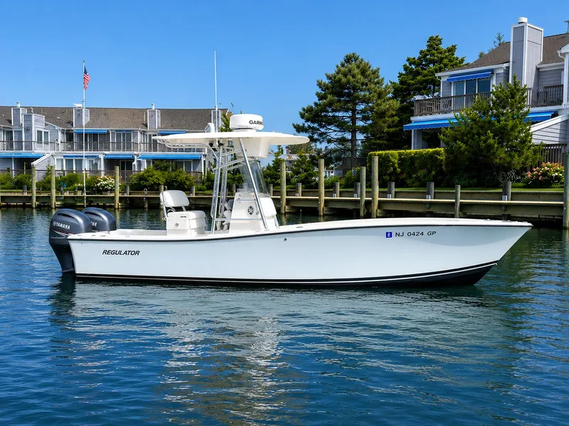 The Image of Regulator Marine Center Console 23 2000 - 0