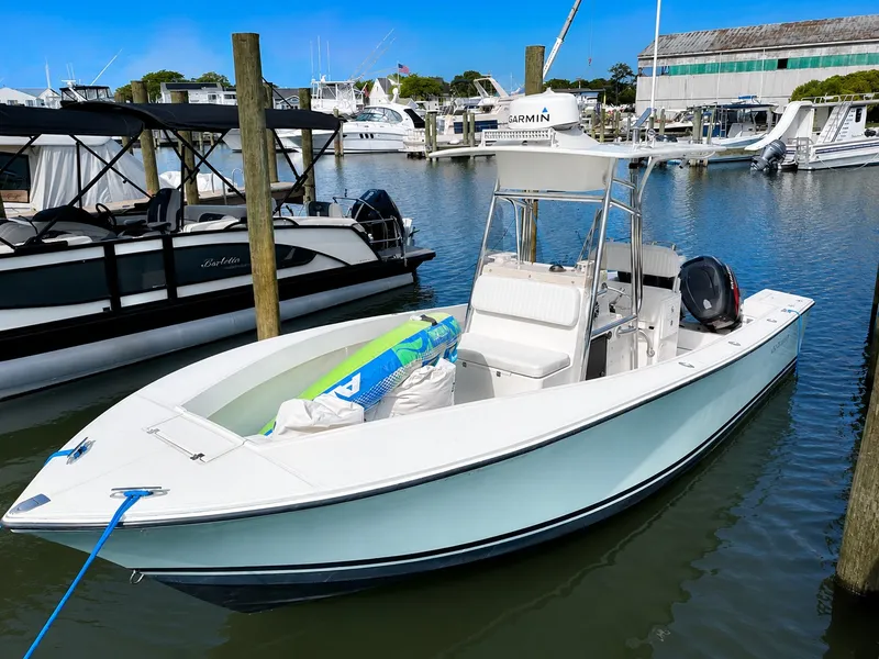 The Image of Regulator Marine Center Console 23 2000 - undefined