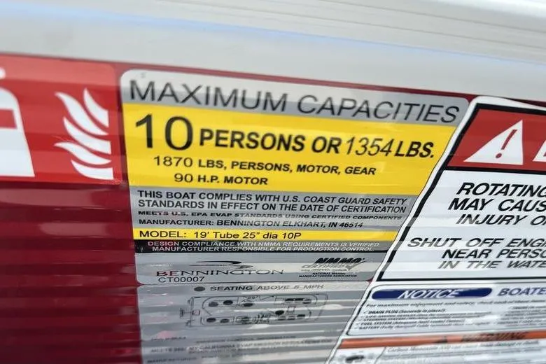 Slide: The Image of Capacity label on 2026 Bennington S Quad Bench 20 SSR, 10 persons or 1354 lbs. - 4
