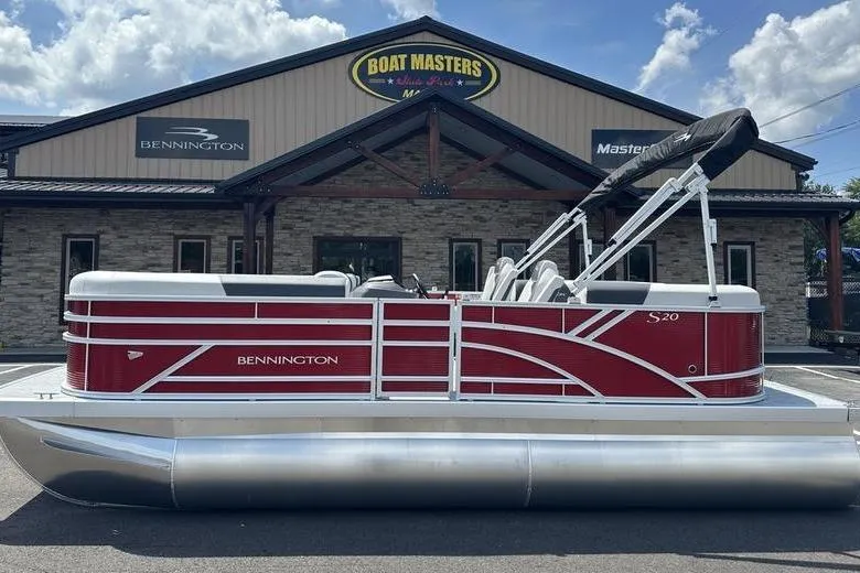 The Image of 2026 Bennington S Quad Bench 20 SSR pontoon boat displayed at Boat Masters dealership. - 1