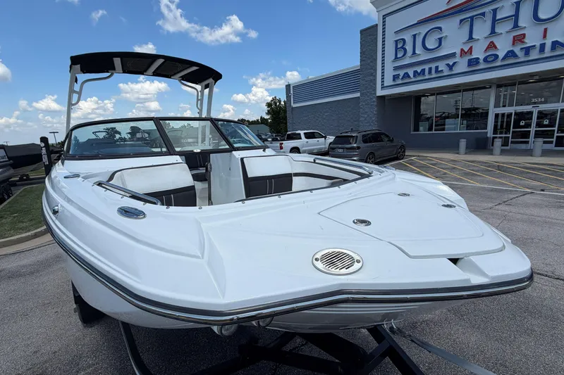 Slide: The Image of 2024 Monterey M4 boat displayed at Big Thunder Marine dealership under a clear blue sky. - 37