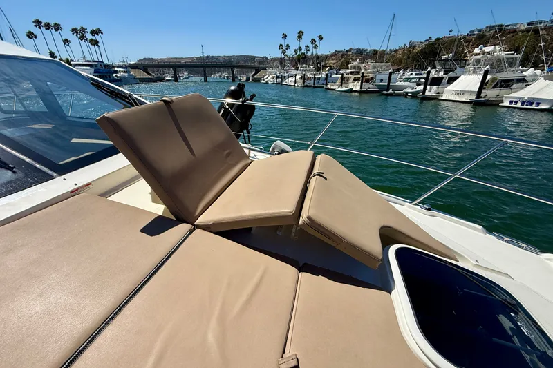 Slide: The Image of 2016 Sea Ray Sundancer 400 yacht with sun loungers, docked in a marina. - 60
