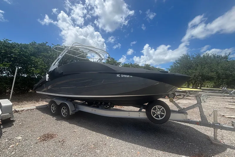 Slide: The Image of 2021 Yamaha Boats 275SE on trailer under blue sky with clouds. - 16