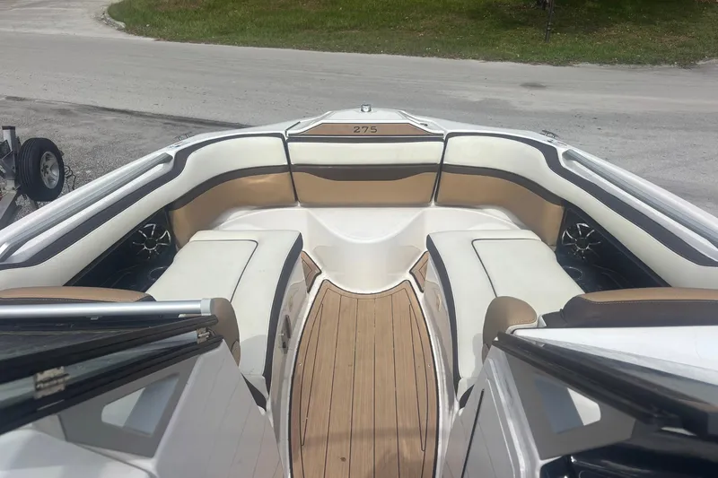 Slide: The Image of 2021 Yamaha Boats 275SE interior with luxurious seating and teak flooring. - 5