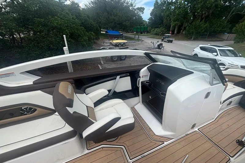 Slide: The Image of 2021 Yamaha Boats 275SE interior with sleek dashboard and comfortable seating. - 6