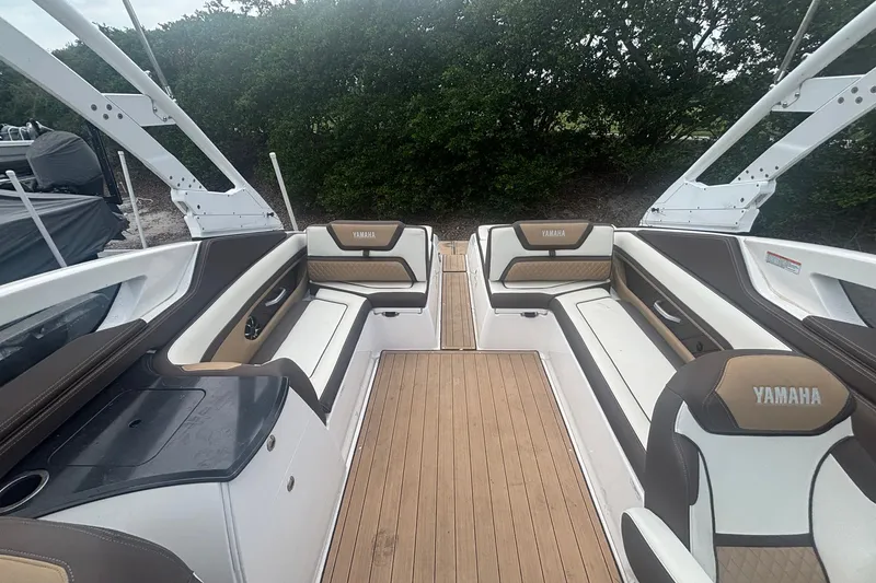 Slide: The Image of 2021 Yamaha Boats 275SE interior with luxurious seating and sleek design. - 7