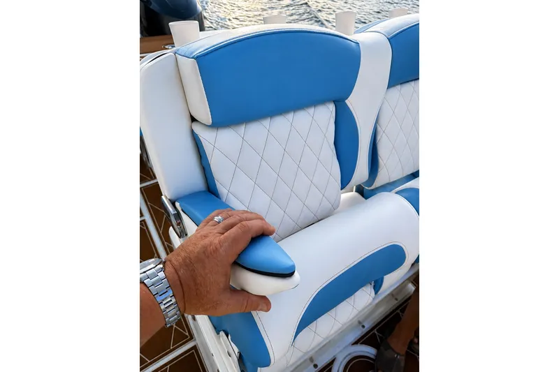 Slide: The Image of Blue and white cushioned seat on 2018 Sea Hunt Gamefish 27 Coffin Box boat. - 41