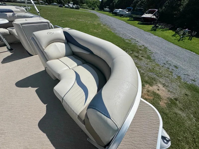 Slide: The Image of Manitou Oasis 20 Standard SHP 2012 - 14