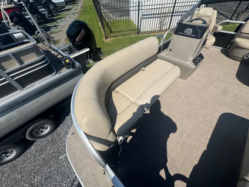 Slide: The Image of Sun Tracker Party Barge 16 DLX 2024 - 15