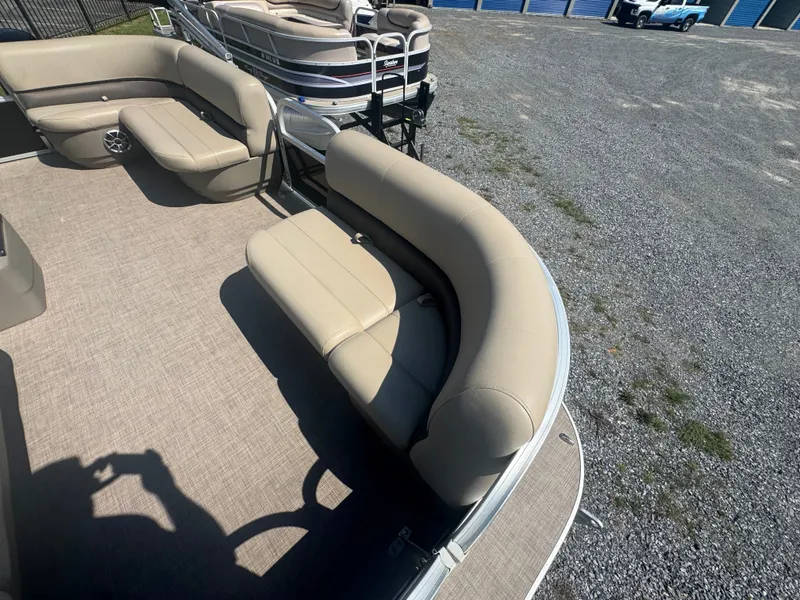Slide: The Image of Sun Tracker Party Barge 16 DLX 2024 - 14