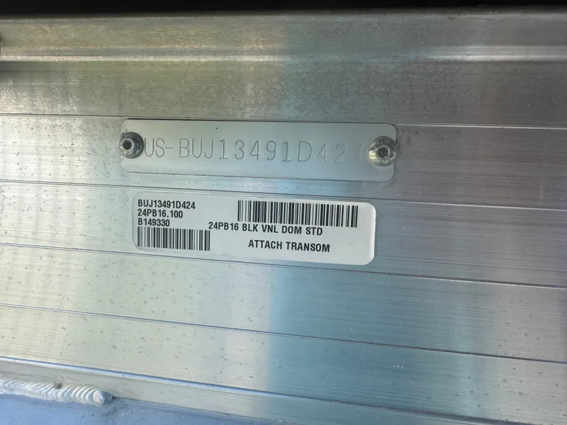 Slide: The Image of Sun Tracker Party Barge 16 DLX 2024 - 27