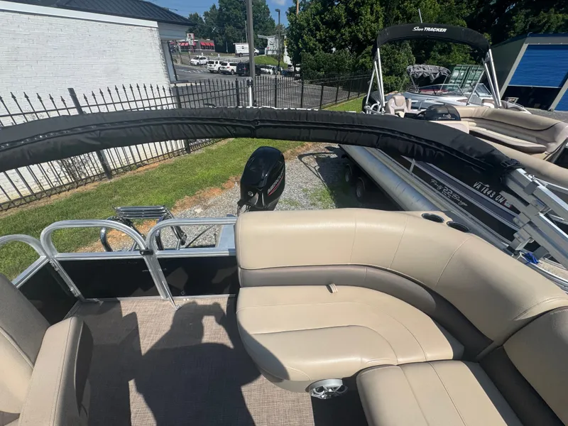 Slide: The Image of Sun Tracker Party Barge 16 DLX 2024 - 18