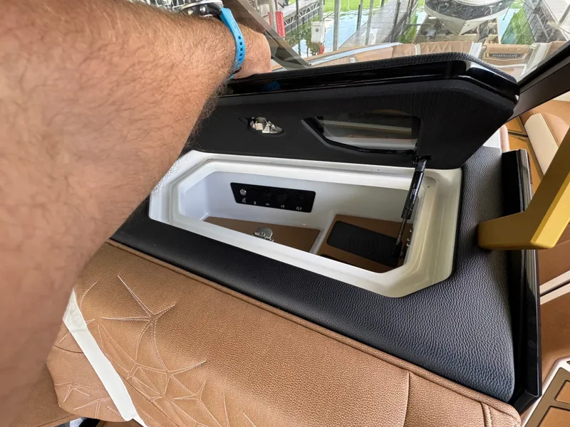 Slide: The Image of Nautique Super Air Nautique G25 Paragon 2026 - 48