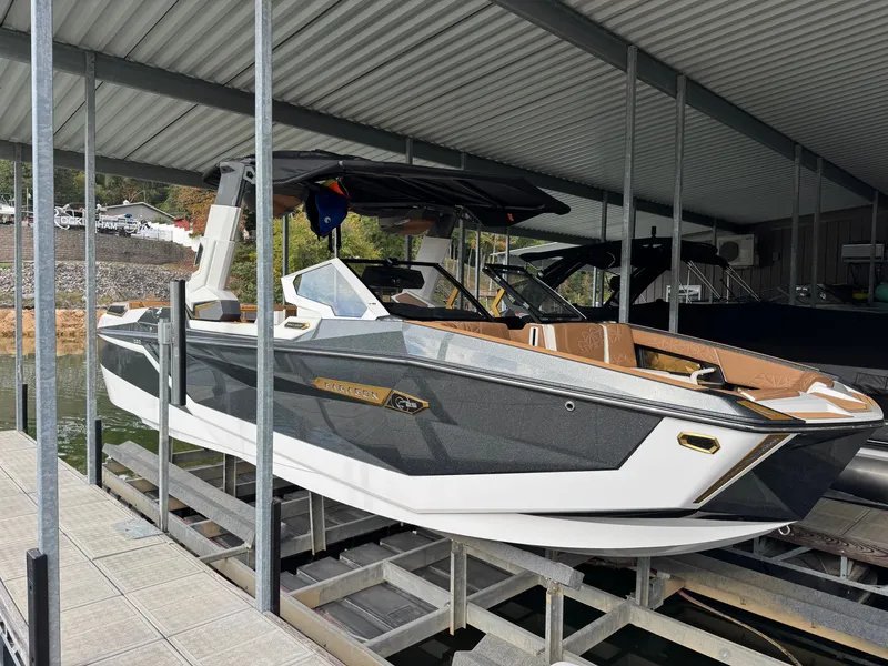 Slide: The Image of Nautique Super Air Nautique G25 Paragon 2026 - 9
