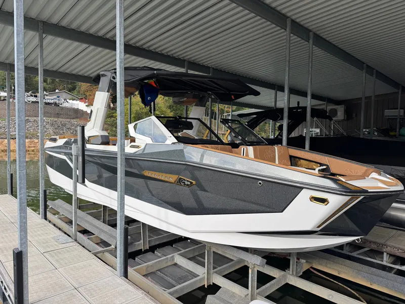 Slide: The Image of Nautique Super Air Nautique G25 Paragon 2026 - 10