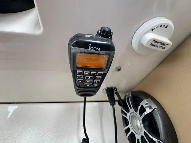Slide: The Image of ICOM vhf - 31