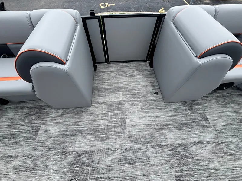 Slide: The Image of Bentley Pontoons 223 Bolt 2027 - 15