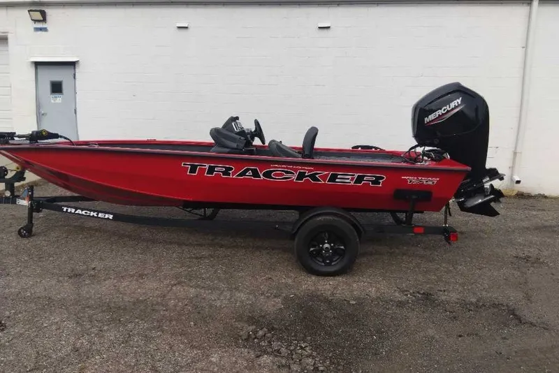 The Image of Tracker Pro Team 175 Crappie Edition 2026 - undefined