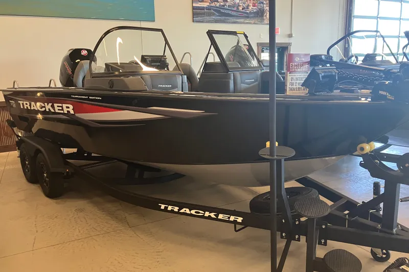 The Image of 2026 Tracker Targa V-19 WT boat on display in showroom. - 0