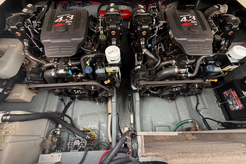 Slide: The Image of Twin MerCruiser 4.3 MPI engines in a 2004 Sea Ray Sundancer 280 boat. - 21