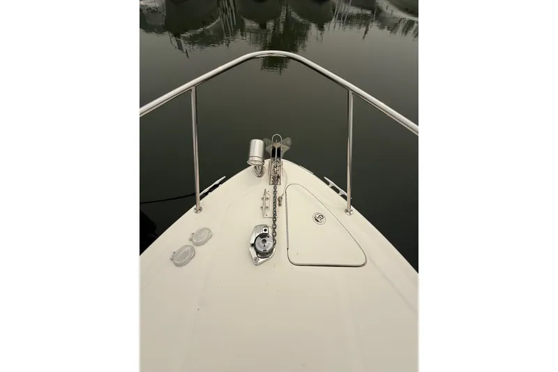 Slide: The Image of Bow of 2004 Sea Ray Sundancer 280, featuring stainless steel railings and anchor equipment. - 11