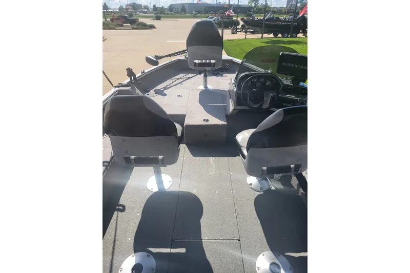 Slide: The Image of 2014 G3 Angler V172 FS boat interior with seating and steering console. - 4